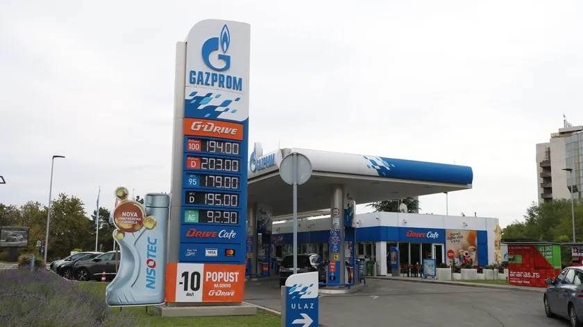 Sırbistan NIS'e ABD'den yeni lisans: Faaliyetler 2026'ya kadar devam edecek