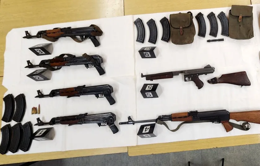 Belde büyük silah kaçakçılığı: Beograd'da otomatik tüfekler ele geçirildi