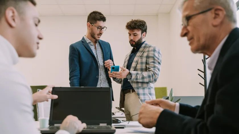 Milyonerler Servetlerini Nasıl İnşa Ediyor Başarıya Götüren Sinyaller ve Yöntemler