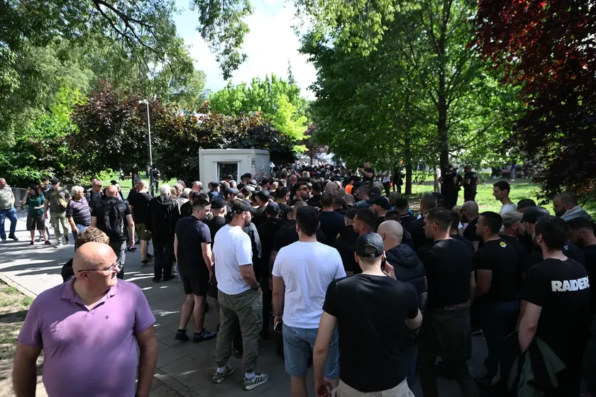 Sırbistan Belgrad'daki Pionirski Park'ta Polis Yoğunluğu ve Halk Hareketliliği Kaydedildi
