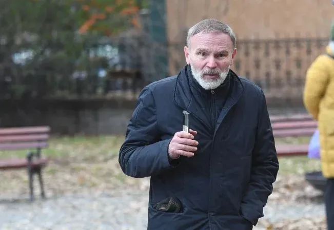 Jovina gimnaziyası, Sırbistan'ın en eski ve saygın eğitim kurumlarından biri olan Jovan Jovanović Zmaj Lisesi'nde sunuş yaşanıyor.