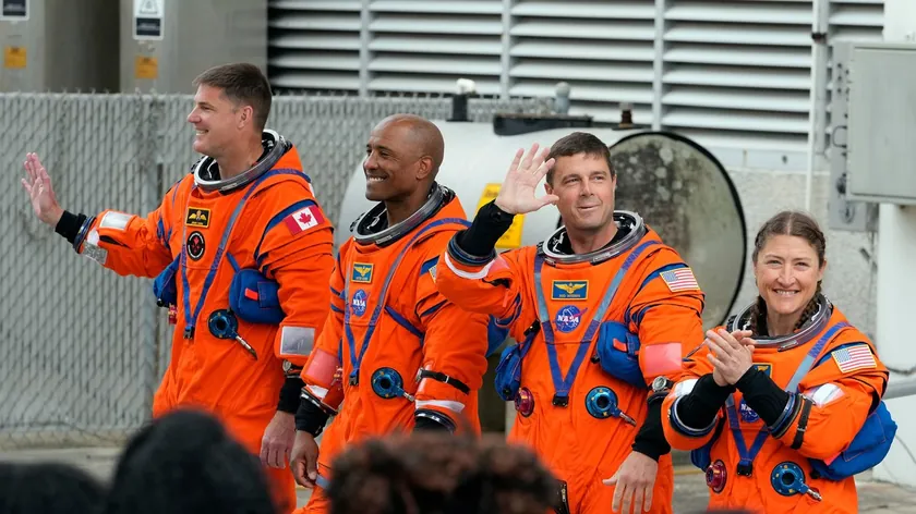 NASA Artemis II Görevi Başladı: Astronotlar Kabinde Soğukla Karşılaştı