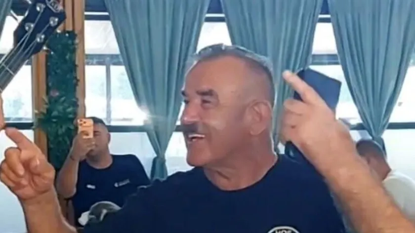 Hırvatistan'da bir restoranda eski bir komutanın ustaş şarkıları söylemesi skandal yarattı.