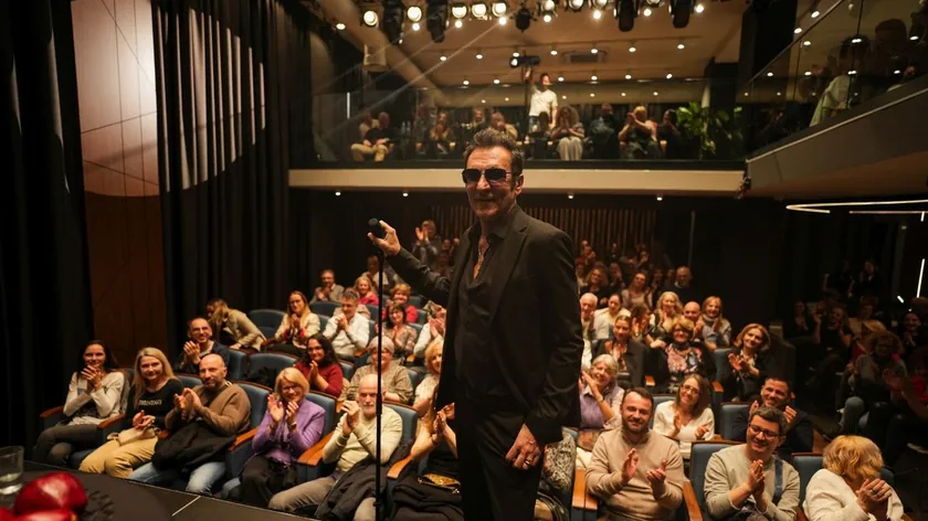 Sırbistan'ın Belgrad kentindeki Mozzart Vakfı'nda Branko Đurić Đuro seyirciyi güldürdü