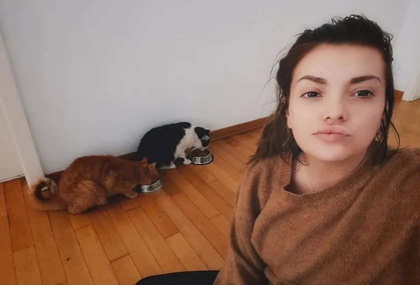 Hırvat Şarkıcı Ela Dvornik Ailesinin Mütevazı Yaşamını ve Zorluklarını Anlattı