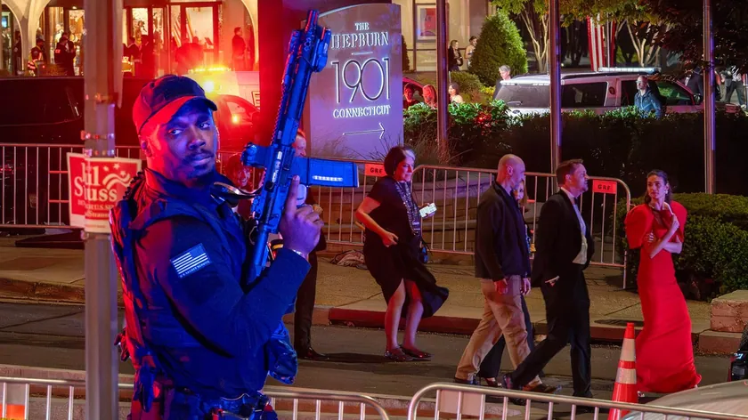 Washington'daki silahlı saldırı şüphelisi hedeflerinin Trump yetkilileri olduğunu açıkladı