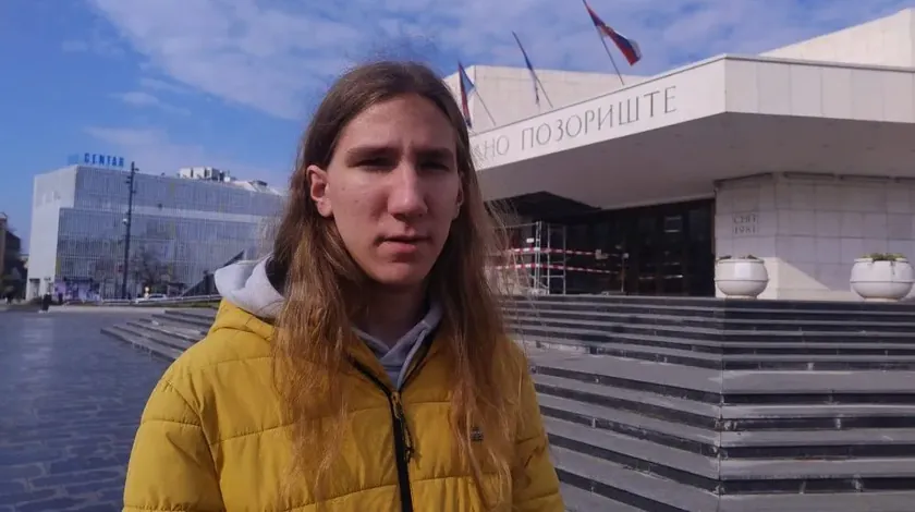 Novi Sad'da Kobre öğrenci ve annesinin konser biletini alıkoydu