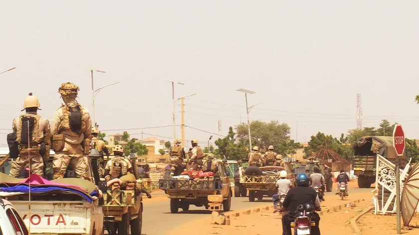 Niger'de askeri bir grup tarafından havaalanı ve başkanlık binasına yapılan saldırı