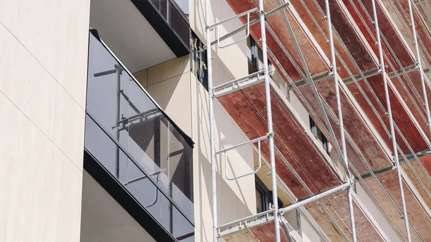 Sırbistan'da Yaz Yoğunluğu Öncesi Ev Bakımı: Mart Ayı Yeni Haziran Olarak Belirtildi