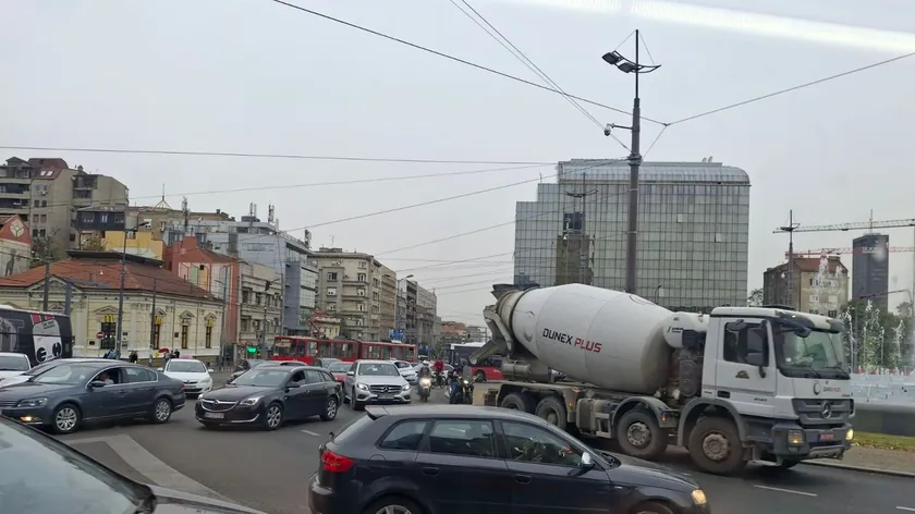 Dönel kavşakta iç şerit mi dış şerit mi önce geçer