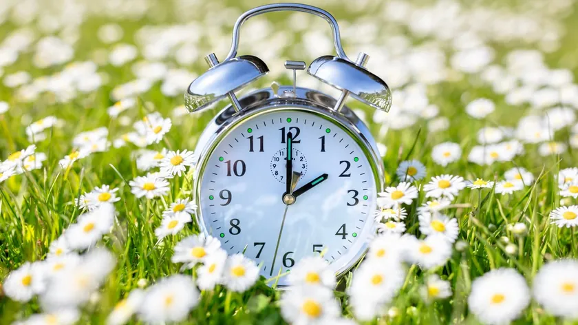 Sırbistan'da Yaz Saati Uygulaması Başlıyor: Gece Bir Saat Az Uyunacak