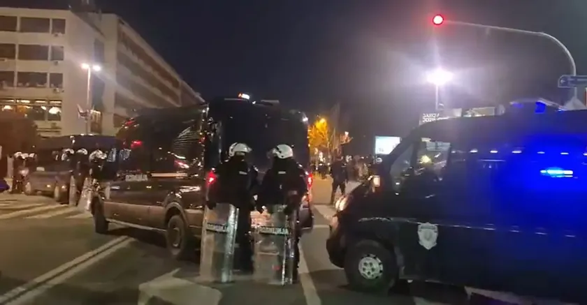 Sırbistan'ın Novi Sad kentinde protestocu öğrenciler polis engeliyle karşılaştı