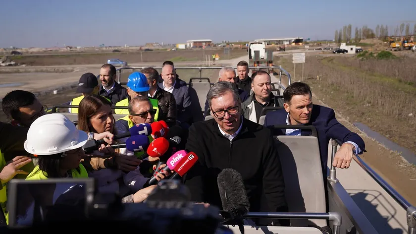 Sırbistan Cumhurbaşkanı Vučić, gıda ihracatını kısıtlama ihtimalini değerlendirdi, çiftçileri koruma vurgusu yaptı.