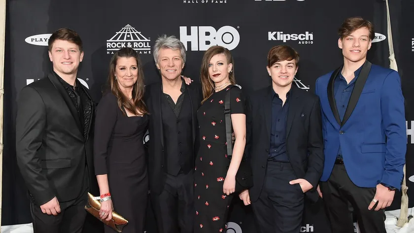 Rok yıldızı John Bon Jovi'nin en küçük oğlu müzisyen olmasına rağmen şöhret peşinde koşmuyor