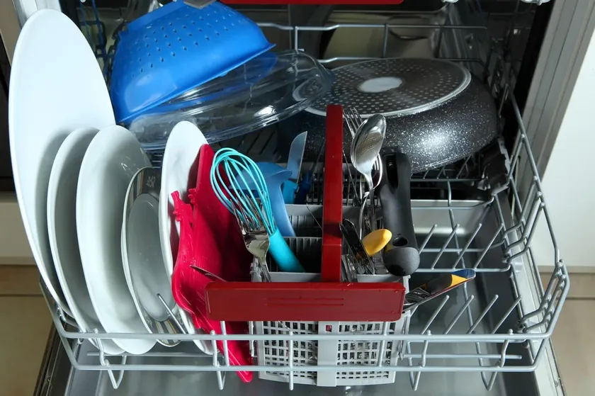 Sırbistan'da Bulaşık Makinesine Girmemesi Gereken Mutfak Eşyaları Belirtildi