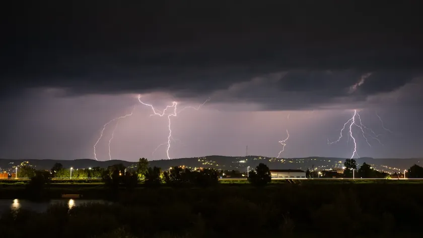 Avrupa'daki meteorologlar bölgemizi korkutan bir uyarı yayınladı Süper hücum fırtınaları ve tornado olasılığı