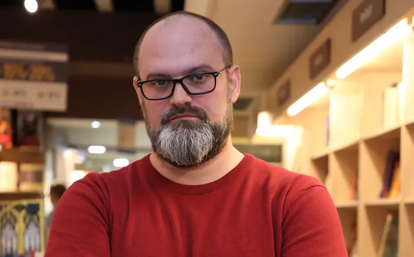 Sırp yazar Darko Tuševljaković, ülkesi Sırbistan'daki siyasi krizi değerlendirdi.