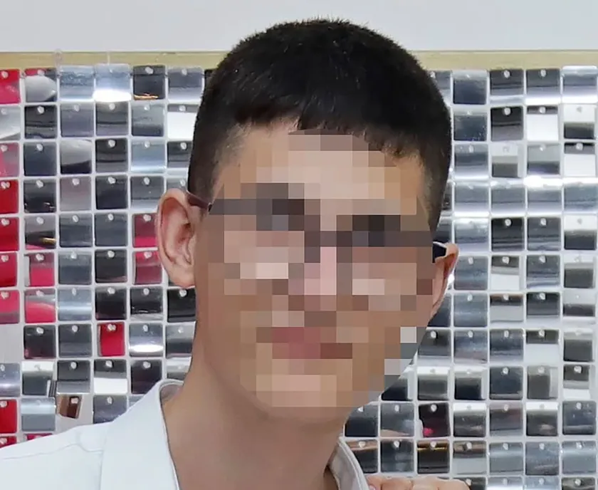 Sırbistan'ın Niş şehrinde yaşayan bir genç, 16 yaşında olan V.J., eğitim kurumunda görevlendirildiği bir rasadnikte gizemli bir şekilde enfekte olmuş ve hayatını kaybetti.