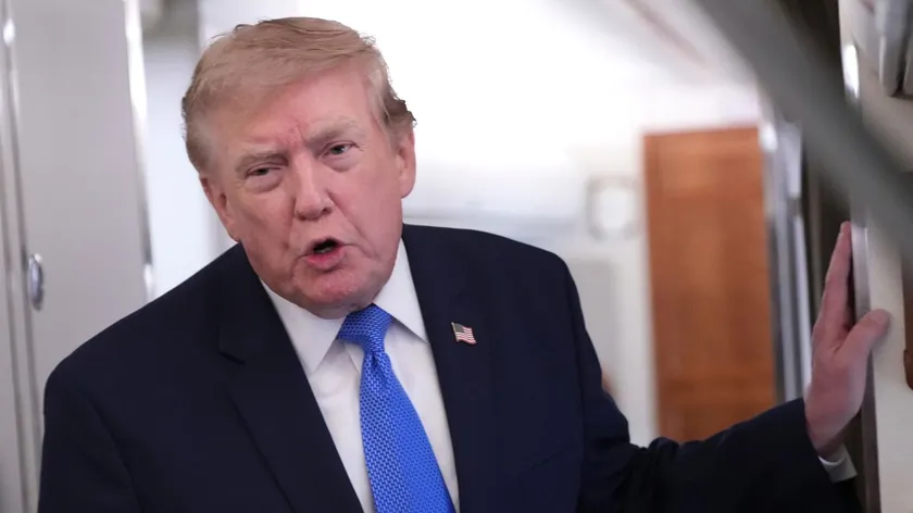 Donald Tramp yeni düzenlemeler duyurdu Doğum yeriyle ilgili Amerikan vatandaşlığı kurallarını değiştiriyor.