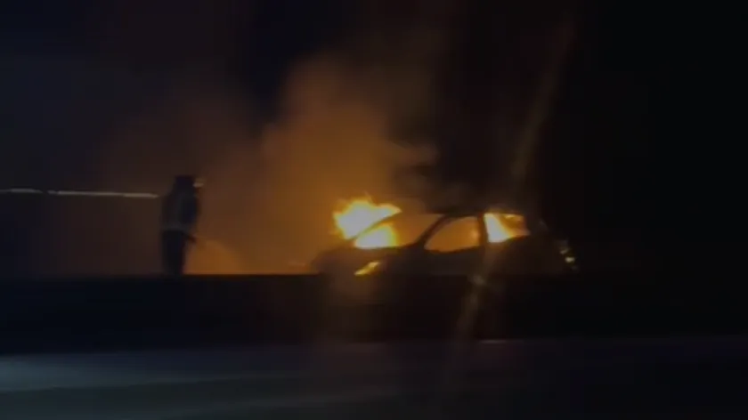 Sırbistan Novi Sad-Belgrad Otoyolu'nda Otomobil Yangını Çıktı Sebebi Bilinmiyor