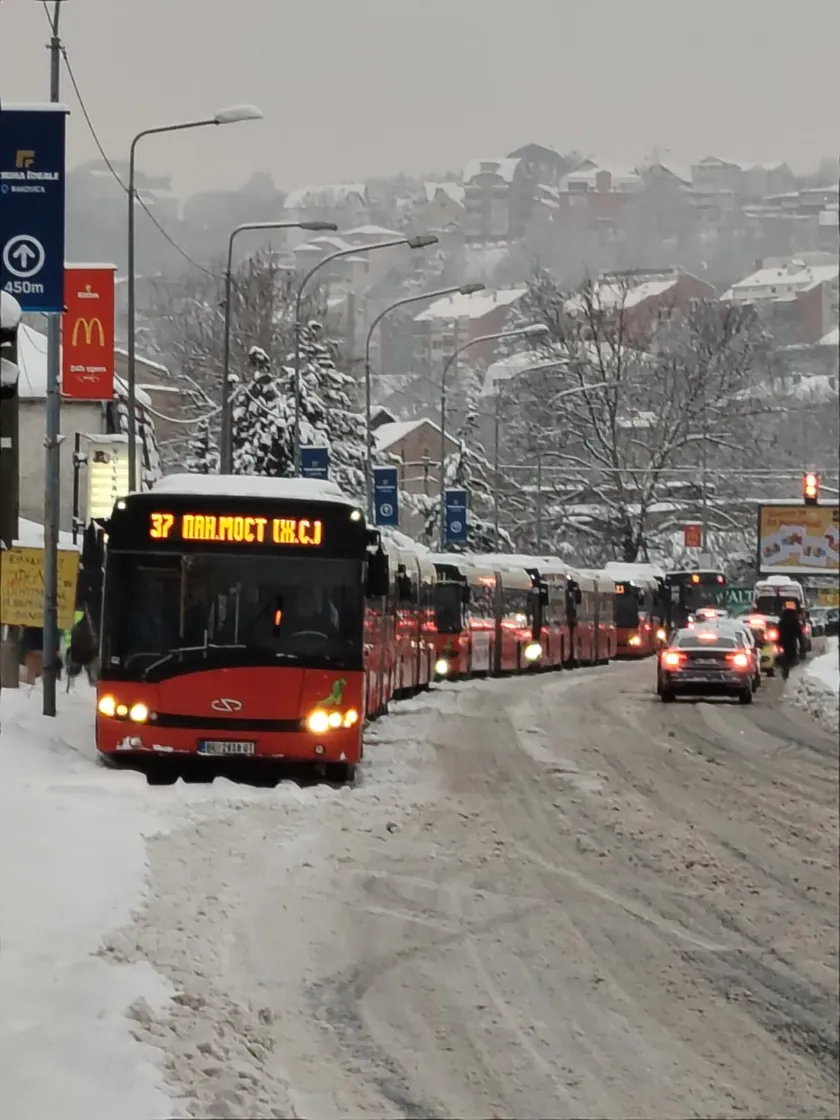 Beograd'da poledice nedeniyle toplu taşıma hatlarında değişiklikler yapıldı