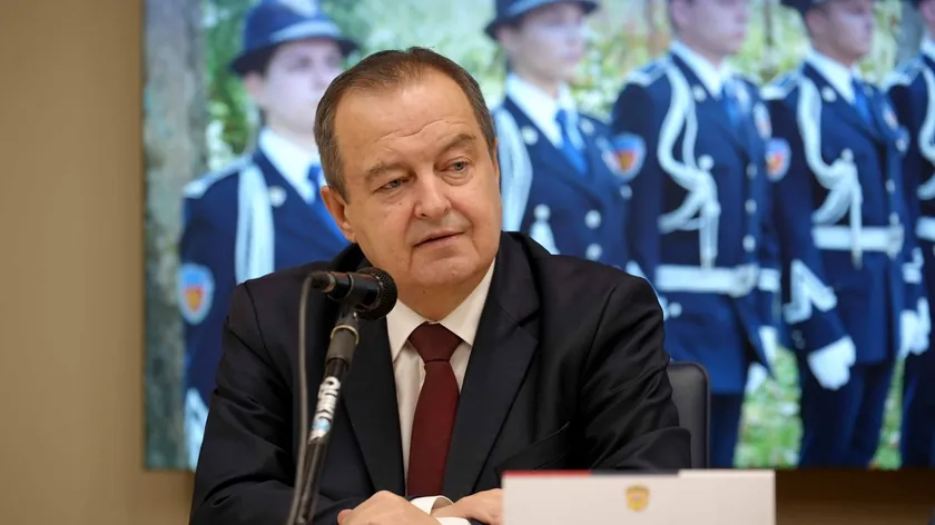 Sırbistan İçişleri Bakanı Ivica Dačić Deliblatska Peşçari'ndaki yangından kaynaklanan görüntüler yayınladı.