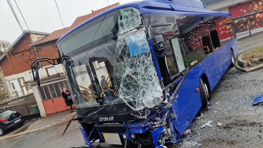 Sırbistan'da otobüs kazası: Veliki Mokri Lug'da iki otobüs çarpıştı, yaralılar var