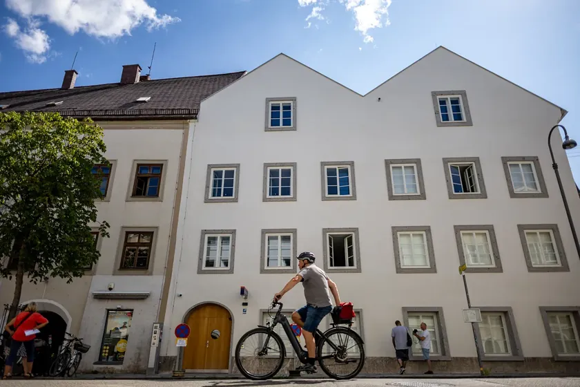 Hitler'ın Evi Polis Karakoluna Dönüştürülmüş
