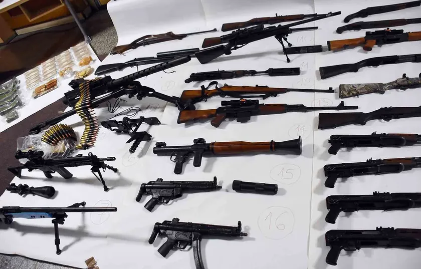 Sırbistan'da bir polis istasyonundan 500'den fazla silahın çalınmasıyla ilgili soruşturma yeniden açıldı.
