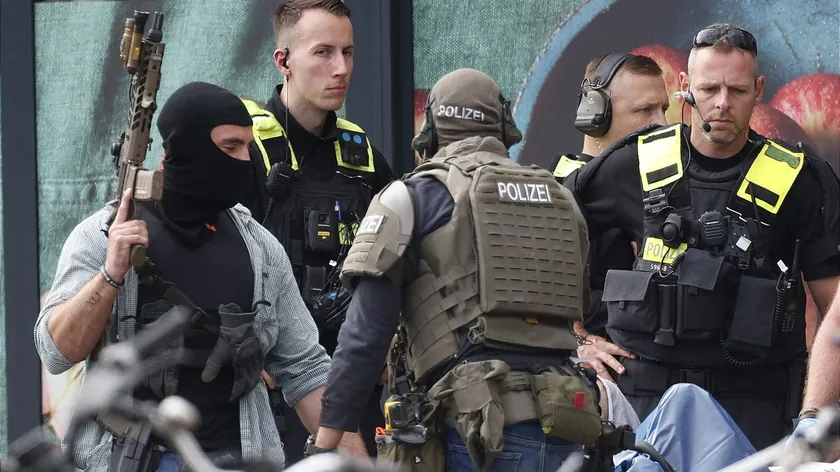 Berlin'de marketteki rehin alma krizi sona erdi: Polis operasyon düzenledi