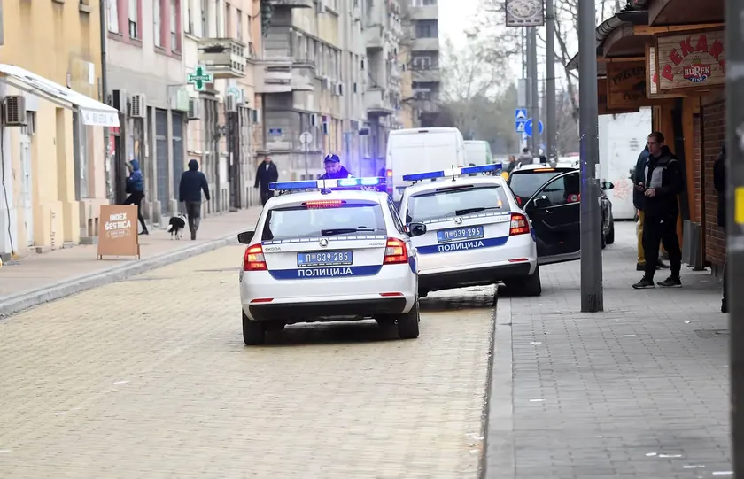 Beograd'da yaşanan dramatik olaylarda Milutin (43) MiloÅ¡a (43) bıçakla saldırıya uğrattı.
