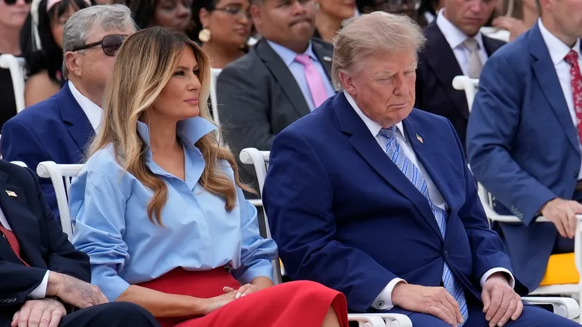 Donald Trump'ın Melania ile Birlikte Uyumaya Başlaması Haberleri Gündemde