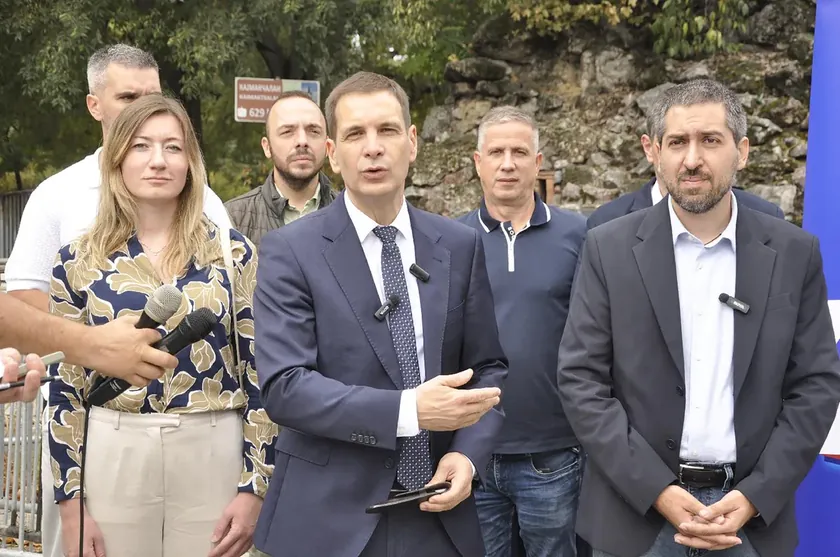 Novi DSS ve Monarhistler RIK'a "Autentik Sağ" adlı seçim listesini sundular.
