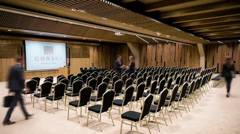 Sırbistan'da Kopaonik'teki bir otel konseptini tanıttı Od konferanslardan team building etkinliklerine kadar her şeyi tek bir adreste sunuyor.