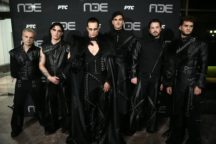 Sırbistan'ın Niş kentinden Lavina grubu PZE'de final başarısını kutladı