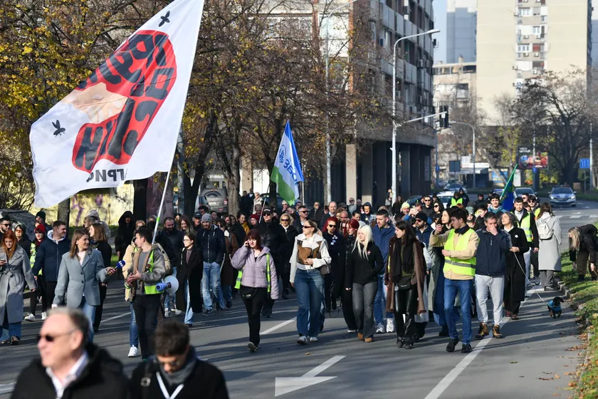 Öğrenciler, Instagram hesaplarımızın askıya alınması nedeniyle medyada karanlık dönem uyarısında bulundu