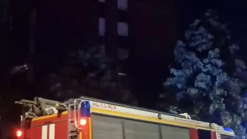 Sırbistan'ın Jagodina Şehrinde Elektrik Tesisatı Problemi Nedeniyle Ekipler Sahada Müdahale Ediyor