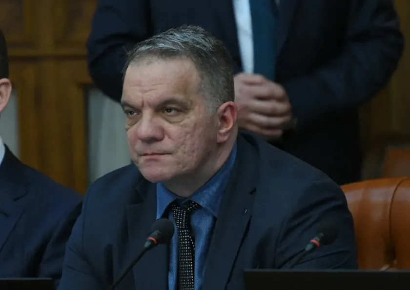 Sırbistan Novi Sad'da Eğitim Bakanı Stanković protesto edildi, öğrencilerin girişi engellendi.