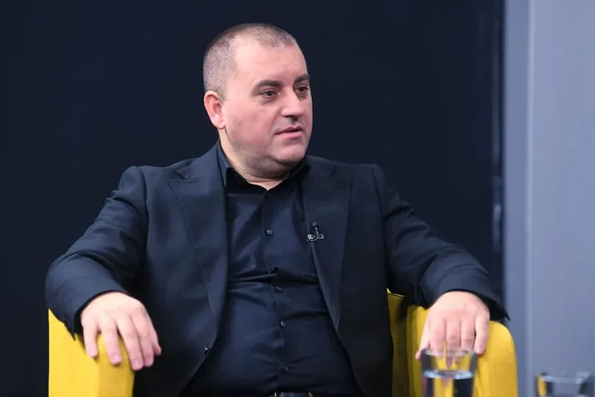 Sırp şarkıcısı Roki Begoviç'in eski mesleği ve maaş bilgileri ortaya çıktı.