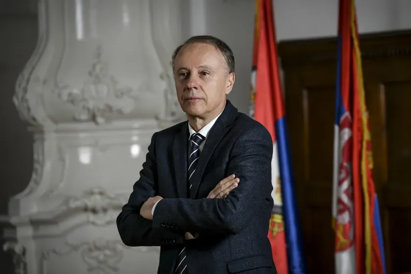 Beograd Üniversitesi Rektörü iki yıllık saldırıya rağmen mücadeleye devam ediyor.