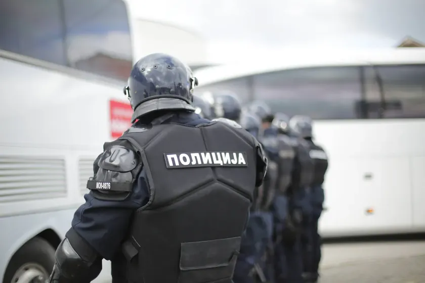 Policijska akcija yollarda Trafik polisi turist otobüslerini kontrol ediyor