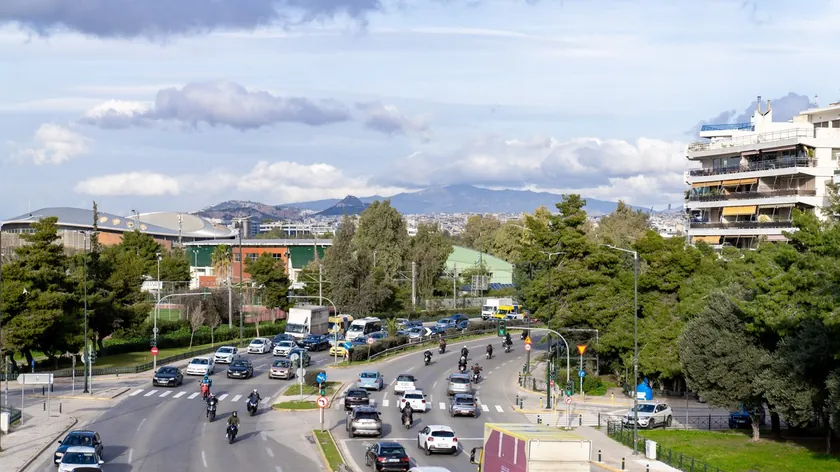 Yunanistan yeni trafik yasası ile cep telefonu kullanımına ağır cezalar getirdi