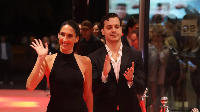 Jelisaveta Orašanin ve Pavle Mensur ilk kez birlikte kamuoyunda ortaya çıktı.