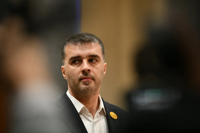 Savo Manojlović Belgrad bütçesinin iki ayda yeniden düzenlenmesini gerçekçi bulunmadığını belirtti