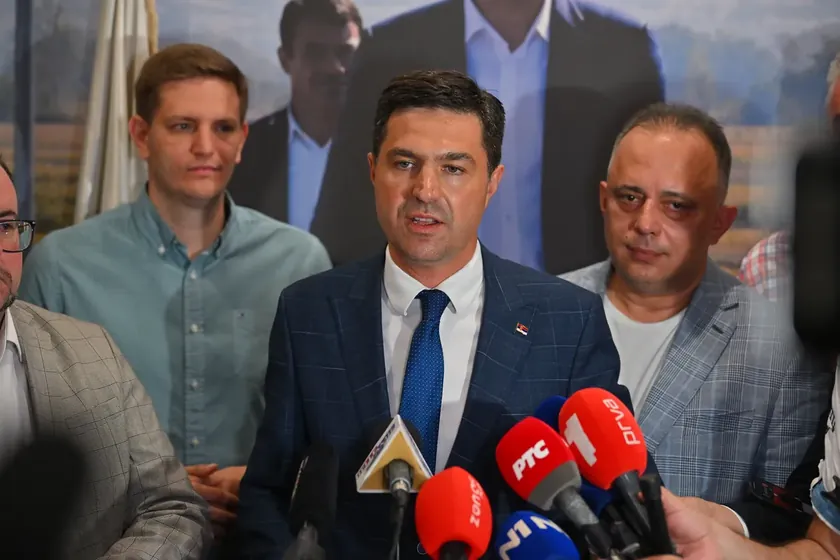 Sırbistan'da Niş Belediye Başkanı'na yumurta atan öğrencinin duruşması ertelendi