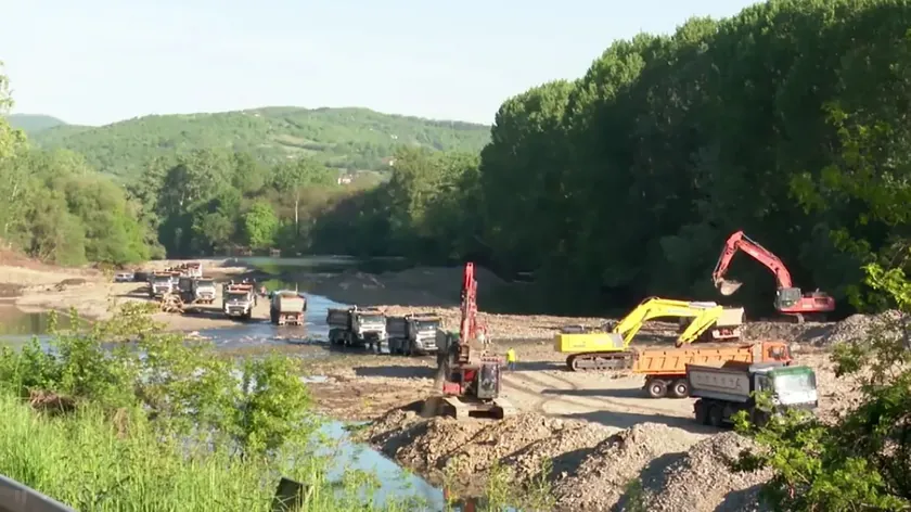 Sırbistan'da kaçak kum çakıl çıkaran Belgradlı bir şahıs gözaltına alındı