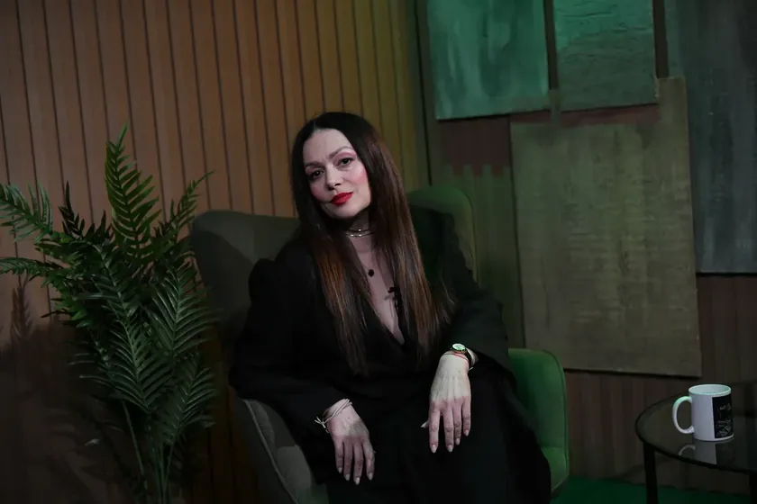 İvana Peters 52. yaş gününü sıra dışı bir "tortuyla" kutladı.