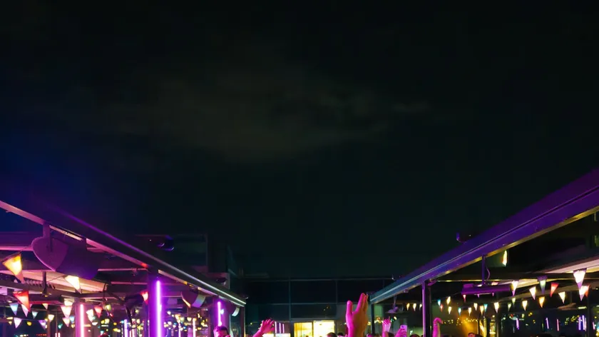 Belgrad Mama Shelter Rooftop Yeni Sezonunu Açıyor: Afro House ve Yaz Eğlencesi Başlıyor