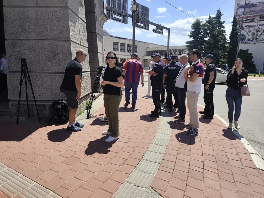 Niş'te bir öğrenci grubu protesto çağrısı yaptı.