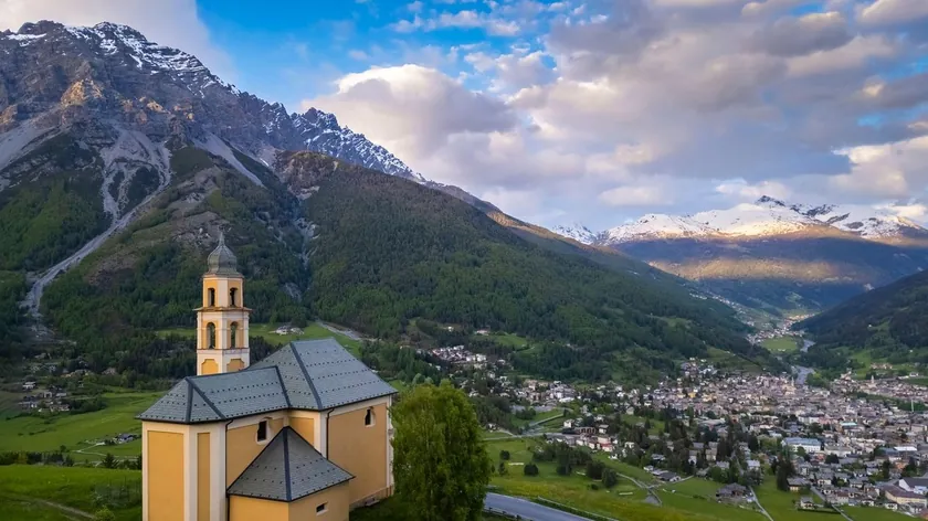İtalya'da Yüksek Rakımda Bilimsel Deney İçin Gönüllüler Aranıyor Maaşlı Katılım Duyuruldu